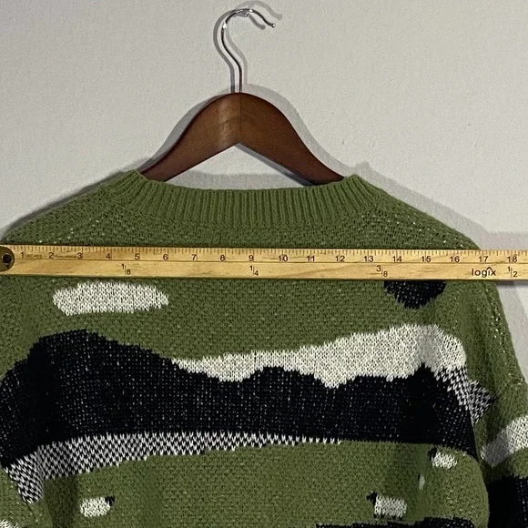 Shein Women's Abstract Graphic Print Sweater Sz L Military Green Casual Cute - Picture 5 of 7